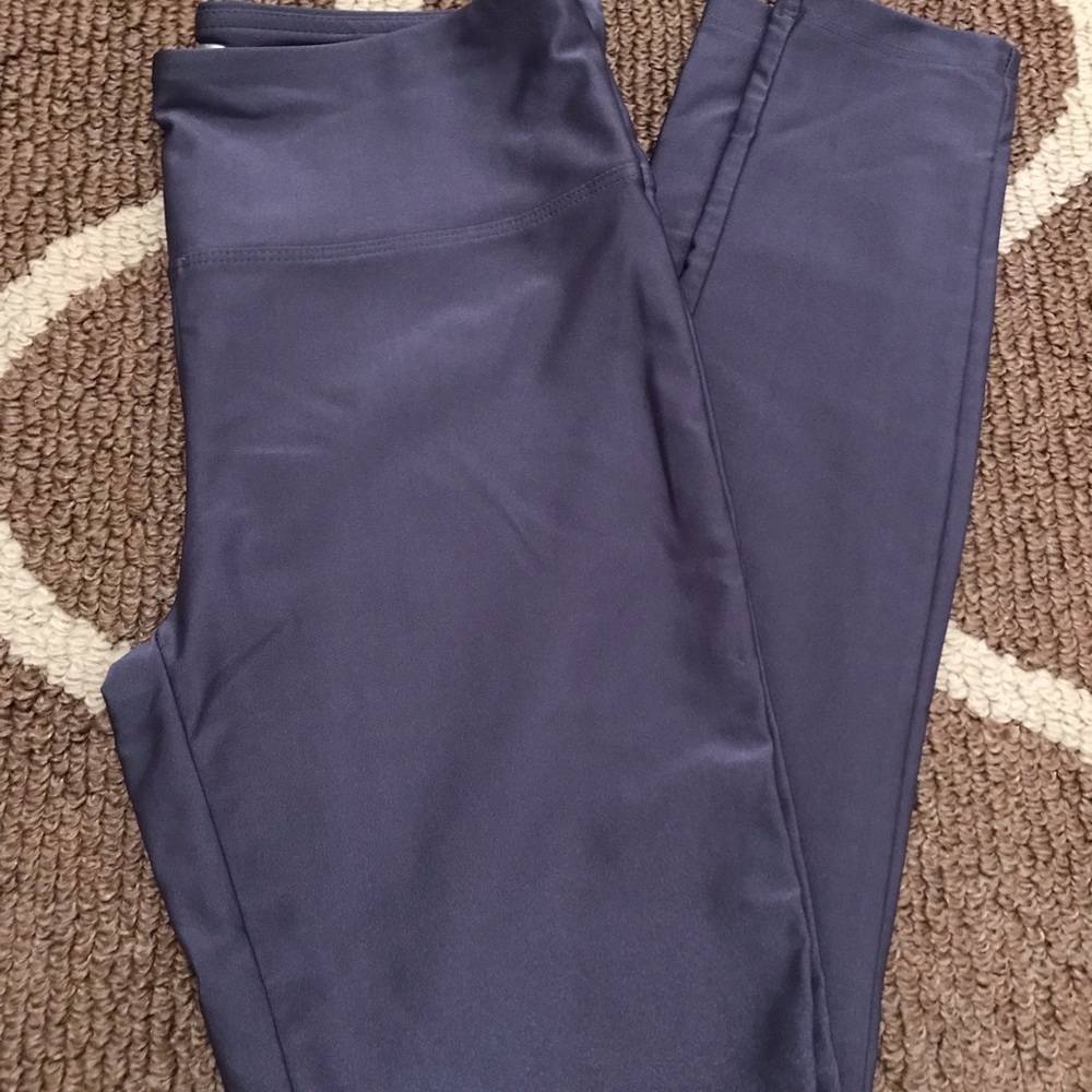💙🩶FOREVER 21 - METALLIC STYLE LEGGINGS - Picture 3 of 4